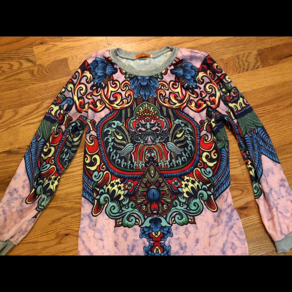 Asian Design Sweater - Picture 4 of 5